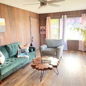 Holiday home The Homebase - Charming 3 Bedroom Home, With Ac!, Hilo
